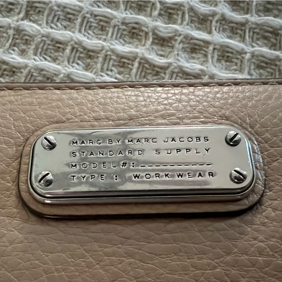 Marc by Marc Jacobs 100% Leather Tan wallet $40 - Picture 5 of 14